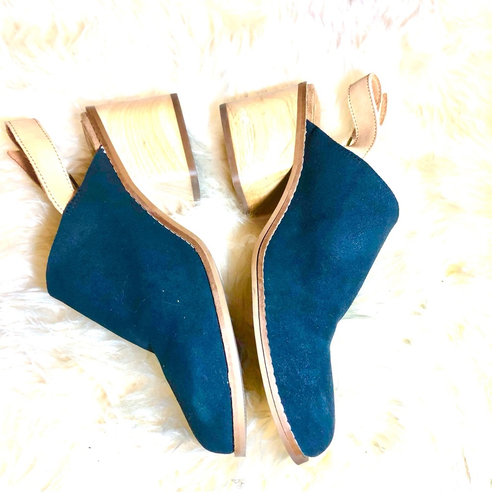 Tom’s Suede Clogs Sandal With Wooden Heels, Size 8
